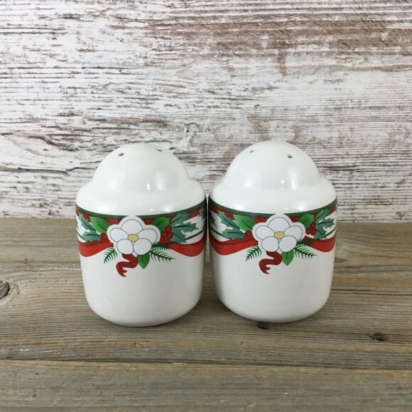 Vintage Pfaltzgraff Yuletide Salt & Pepper Shakers Red Bow Floral Holiday Design - Picture 1 of 6